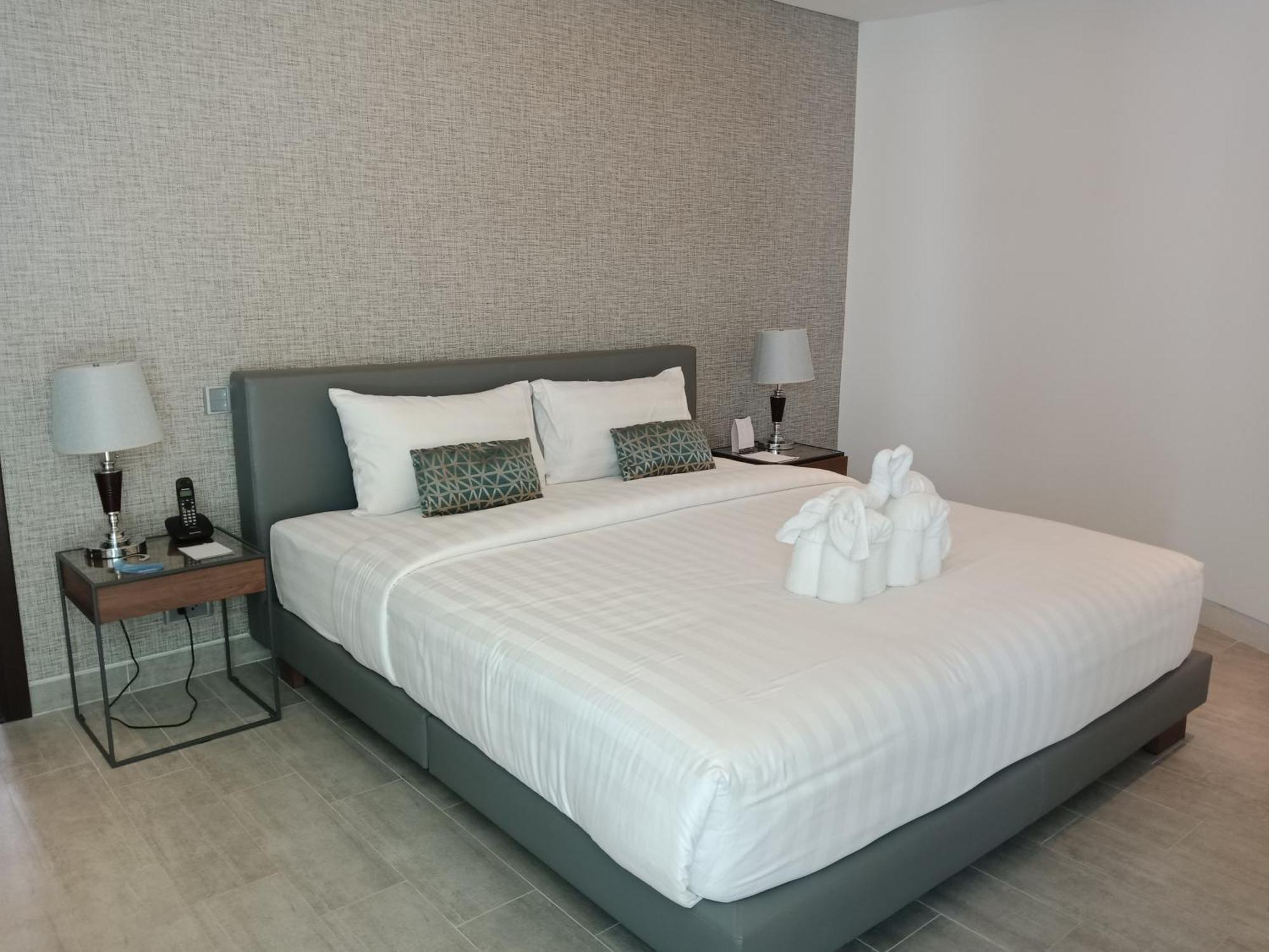 Lets Phuket Twin Sands Resort & Spa Patong Exterior foto